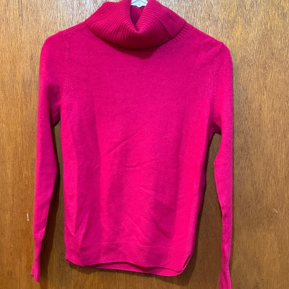 Uniqlo Cashmere Vibrant Pink Turtleneck Sweater